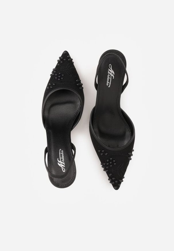 Renee - Czarne Sandały na Szpilce Ozdobione Haftowanym Wzorem i Koralikami Sametis. Kolor: czarny. Materiał: satyna. Wzór: aplikacja, haft. Obcas: na szpilce