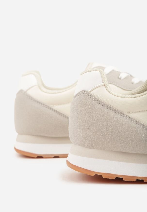 Born2be - Beżowe Buty Sportowe Sneakersy z Pikowanymi Przeszyciami Nelis. Okazja: na spacer, na co dzień. Kolor: beżowy. Materiał: jeans, dresówka. Szerokość cholewki: normalna. Sport: fitness, turystyka piesza