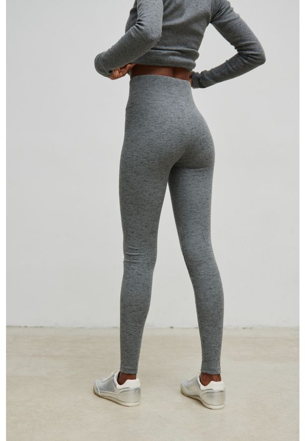 Marsala - Legginsy damskie z prążkowanej dzianiny w kolorze GRAPHITE nakrapiany- HIPS-S. Okazja: na co dzień. Materiał: dzianina, prążkowany. Styl: sportowy, casual