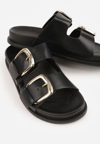 Born2be - Czarne Klapki Ozdobione Dwoma Paskami i Klamrami Jilryna. Okazja: na spacer, na co dzień. Kolor: czarny. Materiał: jeans. Wzór: aplikacja. Sezon: lato. Styl: casual, klasyczny #9