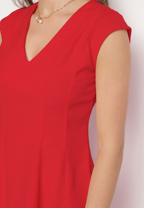 Born2be - Czerwona Rozkloszowana Sukienka o Taliowanym Kroju Ellaira. Okazja: na co dzień. Kolor: czerwony. Wzór: kolorowy. Styl: elegancki, casual