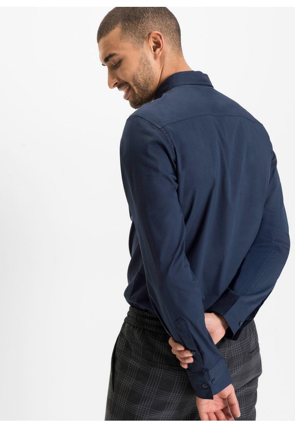 bonprix - Koszula biznesowa ze stretchem, Slim Fit. Okazja: na spotkanie biznesowe. Kolor: niebieski. Materiał: bawełna, materiał. Długość rękawa: długi rękaw. Długość: długie. Styl: biznesowy