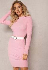 Renee - Różowa Wełniana Sukienka Midi Prążkowana z Półgolfem Sebhatta. Kolor: różowy. Materiał: wełna, prążkowany. Długość: midi