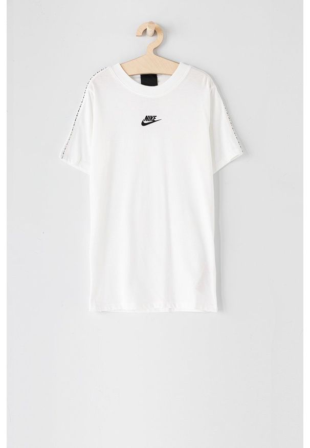 Nike Kids T-shirt dziecięcy kolor biały gładki. Okazja: na co dzień. Kolor: biały. Materiał: dzianina. Wzór: gładki. Styl: casual