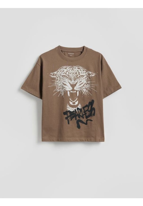 Reserved - Bawełniany t-shirt z nadrukiem - oliwkowy. Kolor: oliwkowy. Materiał: bawełna. Wzór: nadruk