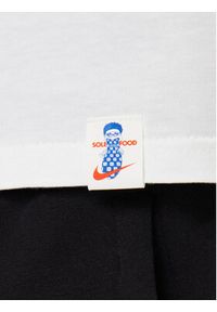 Nike T-Shirt HJ0754 Biały Regular Fit. Kolor: biały. Materiał: bawełna