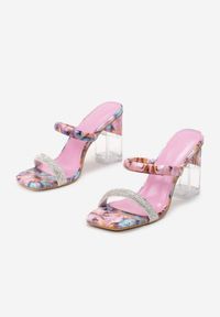 Born2be - Różowe Klapki Ampeope. Kolor: różowy. Wzór: kolorowy, nadruk, aplikacja. Obcas: na obcasie. Wysokość obcasa: średni #4