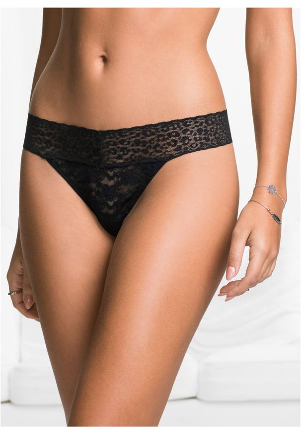 bonprix - Stringi (2 pary). Kolor: czarny. Materiał: koronka. Wzór: koronka