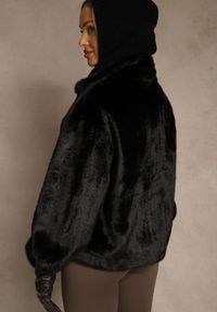 Renee - Czarna Kurtka Futerko z Ozdobnymi Kieszeniami Vetiline. Okazja: na co dzień. Kolor: czarny. Materiał: futro. Styl: casual #2