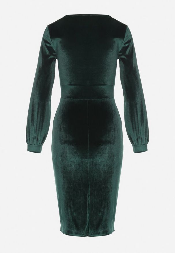 Born2be - Zielona Dopasowana Sukienka Welurowa z Kopertowym Dekoltem Wilara. Kolor: zielony. Materiał: welur. Długość rękawa: długi rękaw. Typ sukienki: kopertowe. Styl: klasyczny