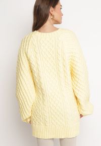 Born2be - Żółty Sweter o Wydłużonym Fasonie z Modnym Splotem Ahexa. Kolor: żółty. Długość: długie. Wzór: ze splotem #4