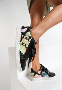 Renee - Czarne Sneakersy Lucky Burble. Zapięcie: sznurówki. Kolor: czarny. Materiał: skóra, satyna. Wzór: jednolity, nadruk, kwiaty