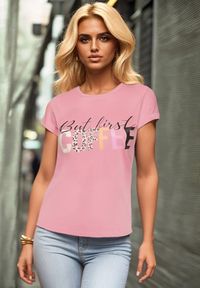 Born2be - Różowy T-shirt z Napisem z Motywem Kawy Dimrrue. Kolor: różowy. Materiał: tkanina. Wzór: napisy. Styl: elegancki #1