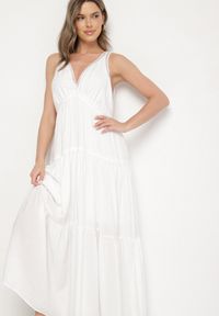 Born2be - Biała Sukienka z Wiskozą i Szydełkowym Wzorem Meviellea. Okazja: na co dzień. Typ kołnierza: dekolt w kształcie V. Kolor: biały. Materiał: wiskoza. Wzór: haft. Styl: elegancki, casual #7