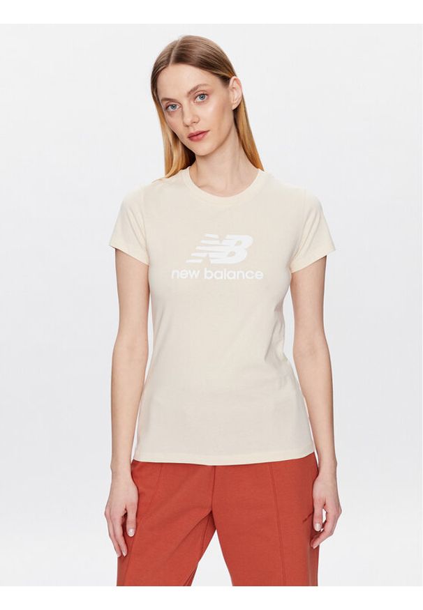 New Balance T-Shirt Essentials Stacked Logo WT31546 Beżowy Athletic Fit. Kolor: beżowy. Materiał: bawełna