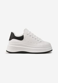 Born2be - Biało-Czarne Sneakersy z Delikatną Perforacją i Gumowym Misiem przy Sznurówkach Zephra. Kolor: biały. Materiał: guma #4