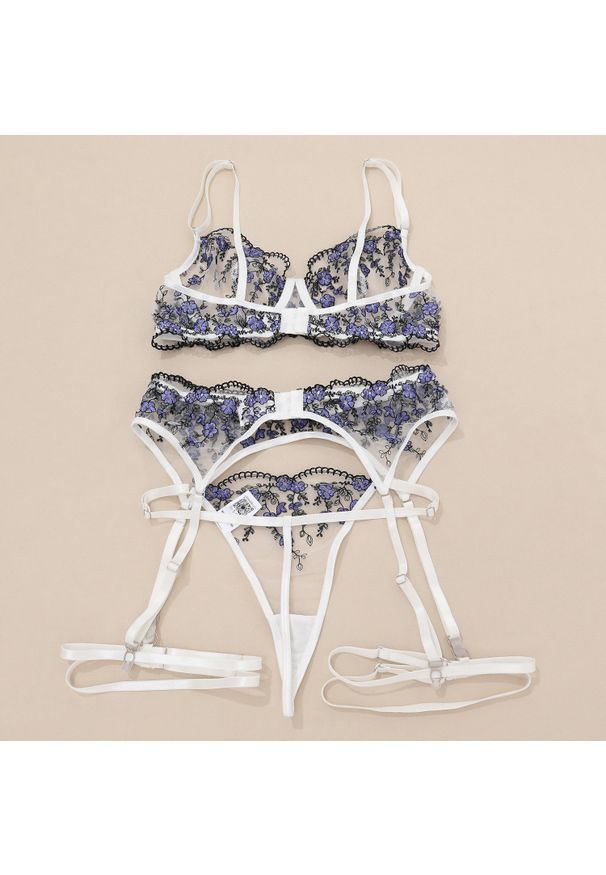 Intica - Bielizna damska z haftem na specjalne okazje Gaudenzia. Kolor: wielokolorowy. Materiał: tkanina. Wzór: haft