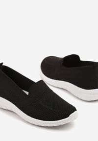 Born2be - Czarne Wsuwane Tenisówki Mokasyny Venni. Okazja: na co dzień, na spacer. Zapięcie: bez zapięcia. Kolor: czarny. Materiał: jeans. Wzór: aplikacja. Styl: elegancki, casual #3
