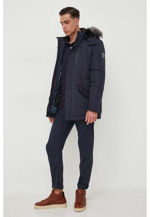 Guess parka puchowa męska kolor granatowy zimowa. Kolor: niebieski. Materiał: puch. Sezon: zima