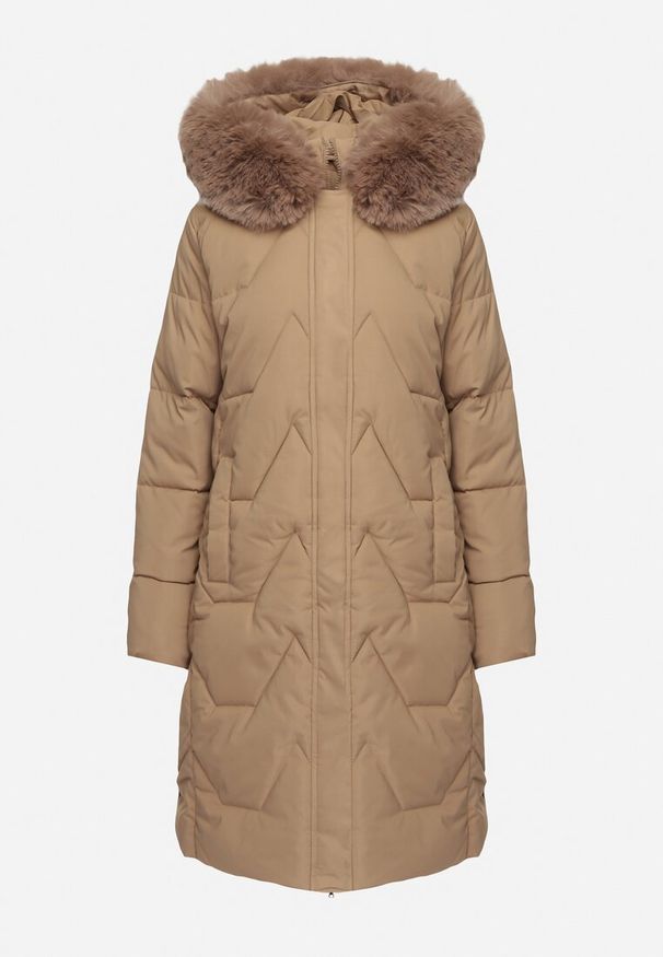 Born2be - Ciemnobeżowa Kurtka Pikowana o Długim Fasonie z Kapturem i Futrem Vertizola. Okazja: na spacer, na co dzień. Typ kołnierza: kaptur. Kolor: beżowy. Materiał: futro. Długość: długie. Styl: casual, elegancki