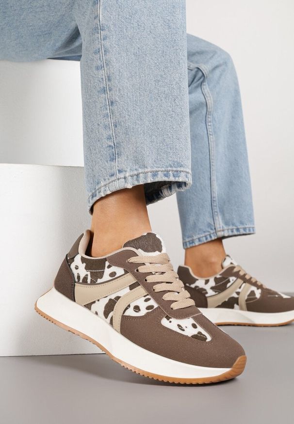 Born2be - Czarno-Białe Sneakersy Ozdobione Paskami Florgisse. Okazja: na co dzień, na spacer. Zapięcie: pasek. Kolor: czarny. Materiał: jeans. Wzór: aplikacja. Sport: turystyka piesza