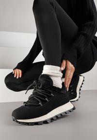 Born2be - Czarne Sneakersy w Stylu Śniegowców na Grubej Podeszwie z Tłoczeniem Sinetta. Okazja: na co dzień. Kolor: czarny. Materiał: dzianina