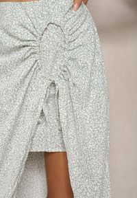 Renee - Jasnozielona Spódnica Arresine. Okazja: na co dzień. Kolor: zielony. Materiał: jedwab. Wzór: aplikacja. Styl: elegancki, casual #5