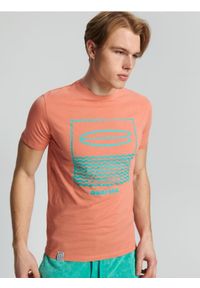 Sinsay - Koszulka z nadrukiem - pomarańczowy. Kolor: pomarańczowy. Materiał: bawełna. Wzór: nadruk #1