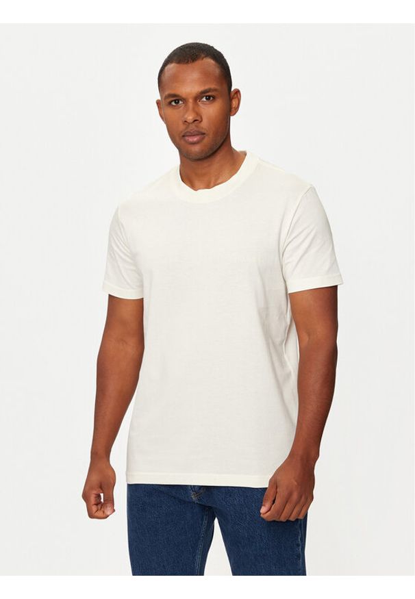 Calvin Klein Jeans T-Shirt Institutional J30J326402 Écru Regular Fit. Materiał: bawełna