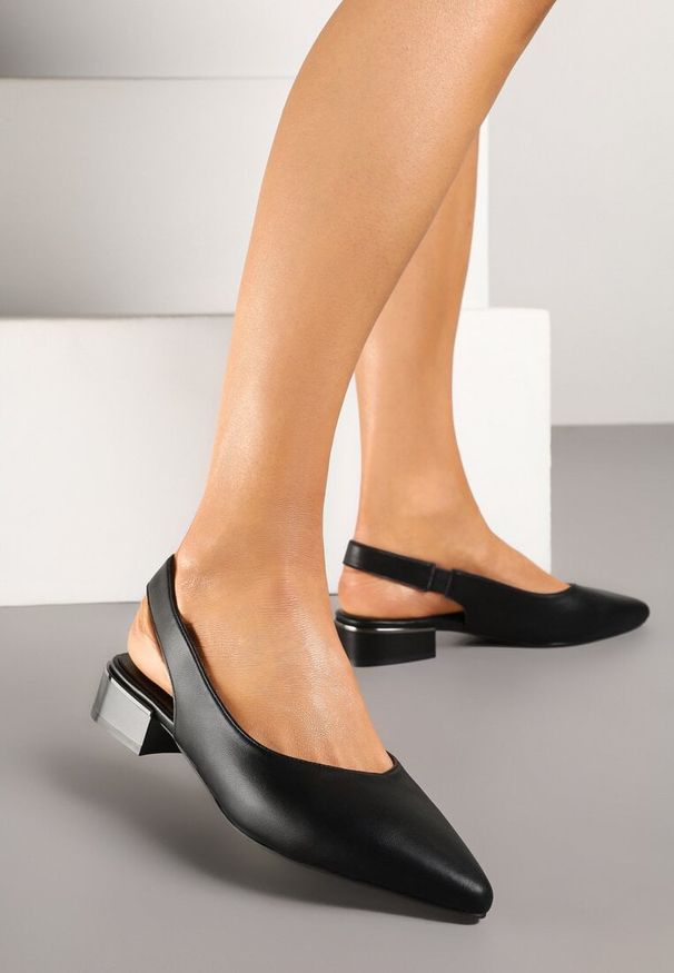 Renee - Czarne Sandały Skórzane Typu Slingback Zariven. Okazja: na co dzień. Kolor: czarny. Materiał: skóra. Wzór: kwiaty. Sezon: lato. Styl: elegancki, casual