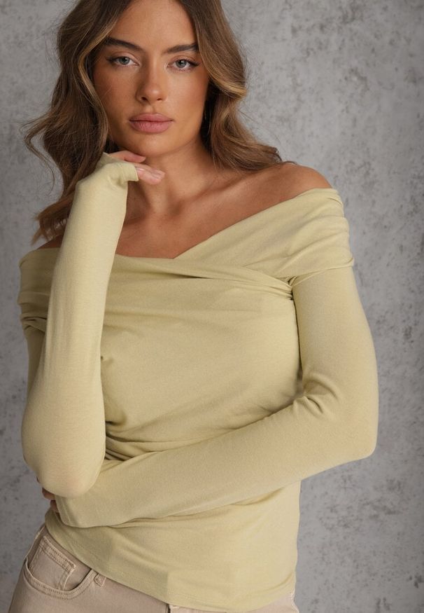 Renee - Zielona Marszczona Bluzka z Bawełną i Dekoltem w Łódkę Orinlia. Typ kołnierza: dekolt w łódkę. Kolor: zielony. Materiał: bawełna. Styl: elegancki