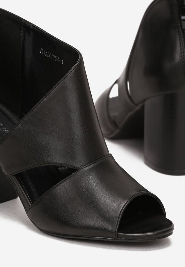 Born2be - Czarne Botki Peep Toe na Słupku z Wycięciami na Cholewce Limoso. Wysokość cholewki: za kostkę. Nosek buta: otwarty. Zapięcie: zamek. Kolor: czarny. Szerokość cholewki: normalna. Obcas: na słupku
