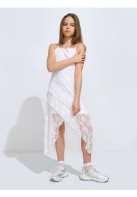 Sinsay - Tiulowa sukienka na ramiączkach - biały. Kolor: biały. Materiał: tiul. Długość rękawa: na ramiączkach #1