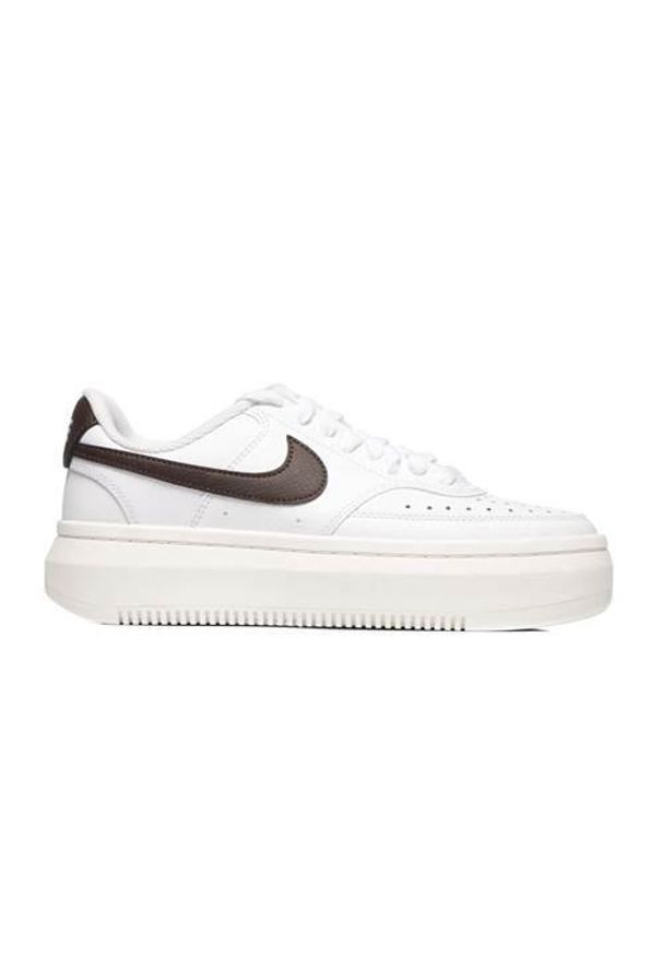Buty do chodzenia damskie Nike Court Vision Alta Ltr. Kolor: brązowy, biały, wielokolorowy. Materiał: skóra. Szerokość cholewki: normalna. Model: Nike Court. Sport: turystyka piesza