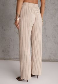 Renee - Beżowe Plisowane Spodnie High Waist z Szerokimi Nogawkami Sedalia. Stan: podwyższony. Kolor: beżowy. Materiał: satyna #4