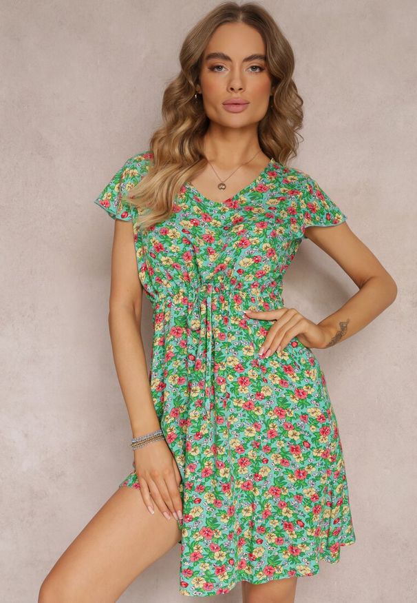 Renee - Miętowo-Zielona Kwiecista Sukienka Mini z Wiskozy z Krótkim Rękawem Ayela. Kolor: zielony. Materiał: wiskoza. Długość rękawa: krótki rękaw. Długość: mini