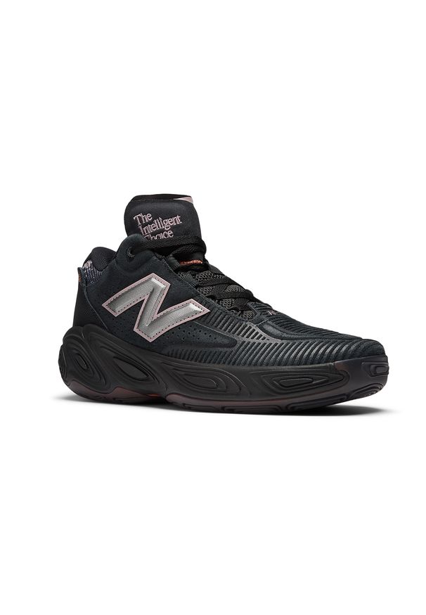 Buty męskie New Balance BBFRSHE2 – czarne. Kolor: czarny. Materiał: materiał, syntetyk. Szerokość cholewki: normalna. Sport: bieganie, koszykówka, fitness