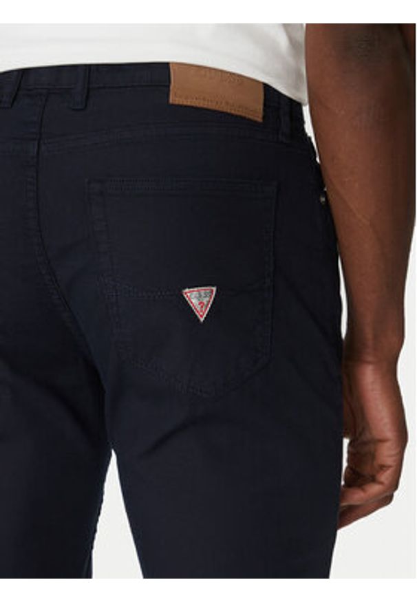 Guess Spodnie materiałowe M5RAS2WGXW1 Granatowy Regular Fit. Kolor: niebieski. Materiał: bawełna