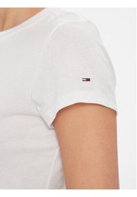 Tommy Jeans T-Shirt Bby Essential Logo DW0DW16435 Biały Slim Fit. Kolor: biały. Materiał: bawełna, syntetyk