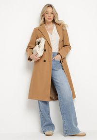 Born2be - Beżowy Płaszcz Dwurzędowy Lodis. Okazja: na co dzień. Kolor: beżowy. Materiał: tkanina. Długość: długie. Styl: casual, elegancki #3