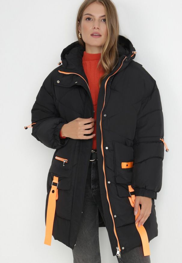 Born2be - Czarna Kurtka Pikowana Kilha. Okazja: na co dzień. Kolor: czarny. Materiał: wełna, guma. Długość: długie. Wzór: aplikacja. Sezon: zima. Styl: casual