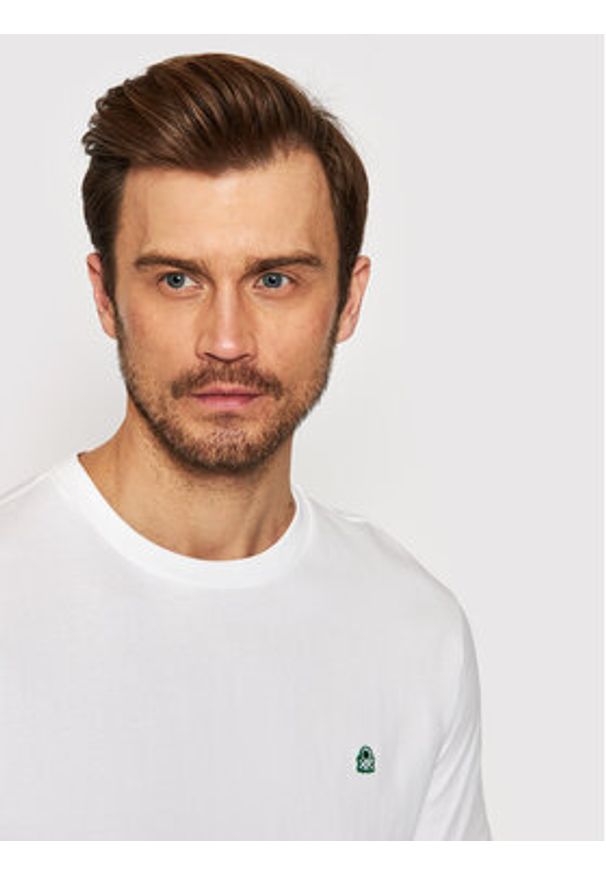 United Colors of Benetton - United Colors Of Benetton T-Shirt 3MI5J1AF7 Biały Regular FIt. Kolor: biały. Materiał: bawełna