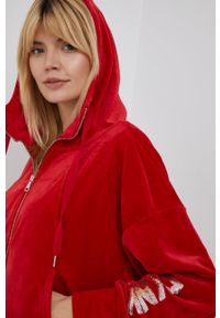 DKNY - Dkny bluza damska kolor czerwony z kapturem z aplikacją. Typ kołnierza: kaptur. Kolor: czerwony. Wzór: aplikacja #4