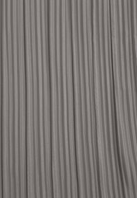 Renee - Szare Plisowane Spodnie High Waist z Szerokimi Nogawkami Sedalia. Stan: podwyższony. Kolor: szary. Materiał: satyna #7