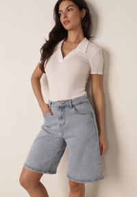 Born2be - Jasnoniebieskie Jeansowe Szorty Casual Bermudy z Wysokim Stanem z Bawełny Metithe. Okazja: na co dzień. Stan: podwyższony. Kolor: niebieski. Materiał: jeans, bawełna. Długość: długie. Sezon: lato. Styl: casual #1