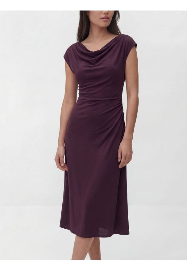 Reserved - Sukienka midi - ciemnofioletowy. Kolor: fioletowy. Materiał: dzianina. Wzór: gładki. Styl: klasyczny. Długość: midi