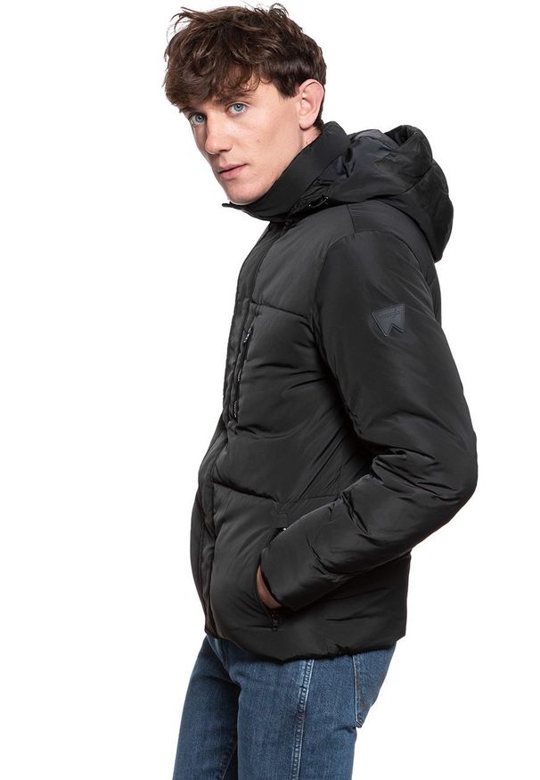 Wrangler - WRANGLER PROTECTOR JACKET MĘSKA KURTKA ZIMOWA Z KAPTUREM BLACK W4A2W3100 112129066. Typ kołnierza: kaptur. Materiał: puch. Sezon: zima