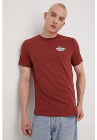 Mustang t-shirt bawełniany kolor bordowy z nadrukiem. Kolor: czerwony. Materiał: bawełna. Wzór: nadruk
