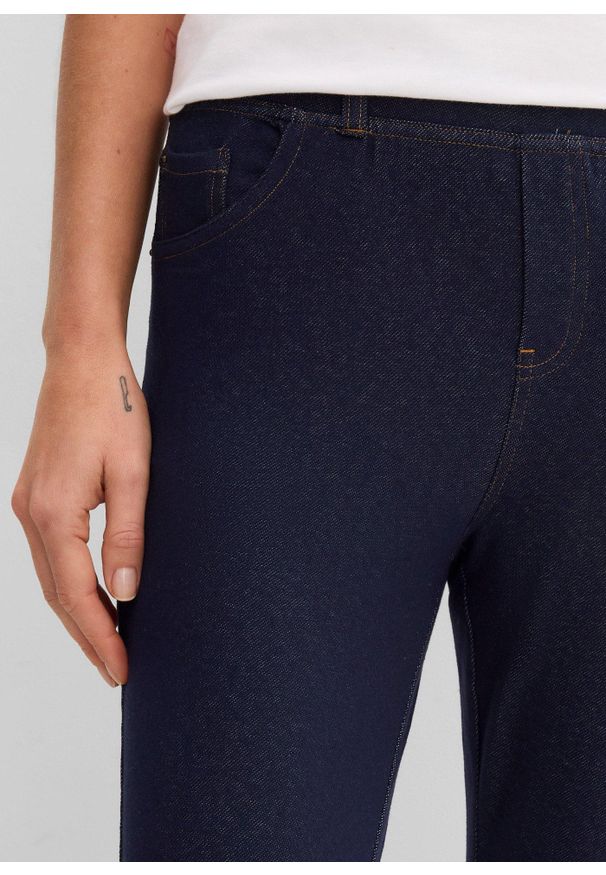 bonprix - Legginsy rybaczki w optyce dżinsowych. Kolor: niebieski
