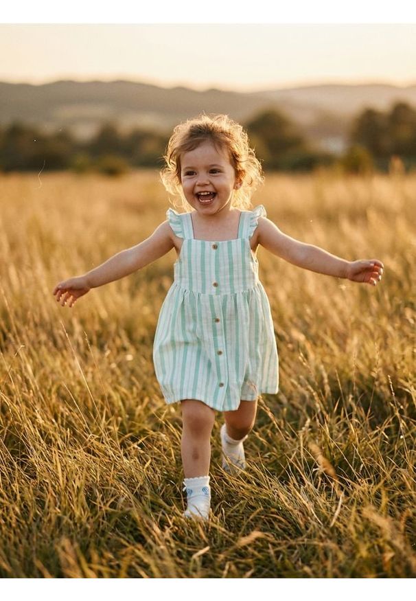 Sinsay - Bawełniana sukienka na ramiączkach w paski z falbanami - kremowy. Kolor: kremowy. Materiał: bawełna. Długość rękawa: na ramiączkach. Wzór: paski